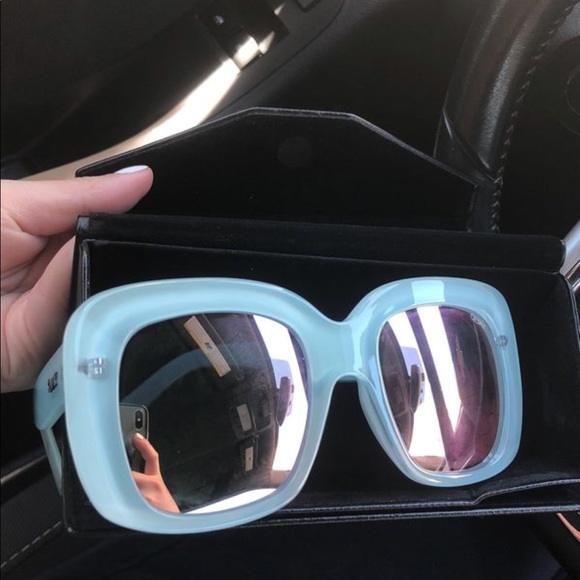 Quay Sunnies Worn Once - Picture 2 of 4